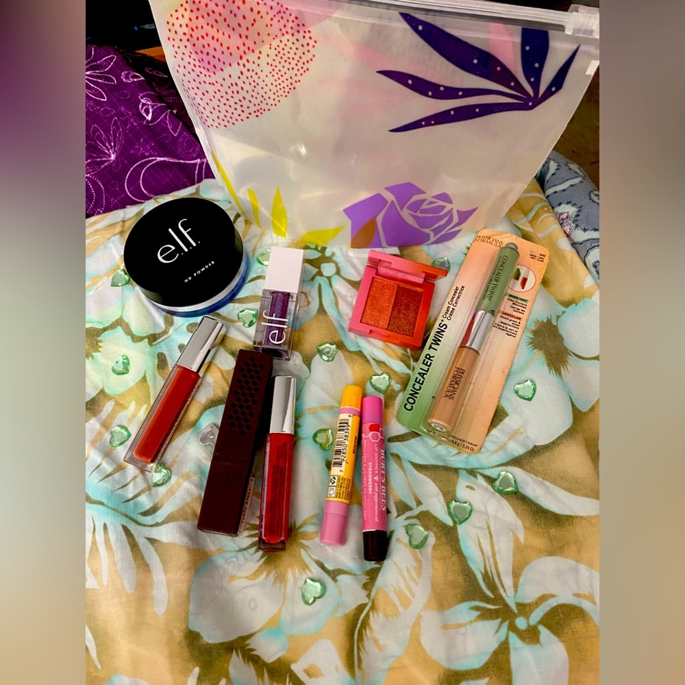 9pc. Makeup gift bag